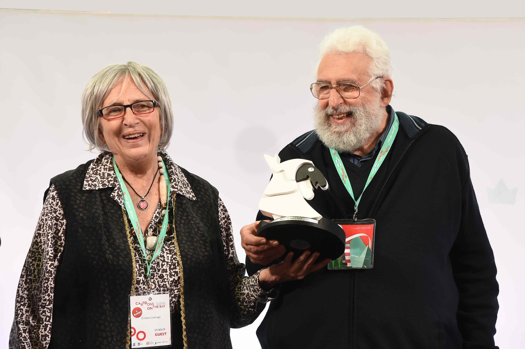 Cristina Làstrego e Francesco Testa durante una premiazione a Cartoons on the Bay